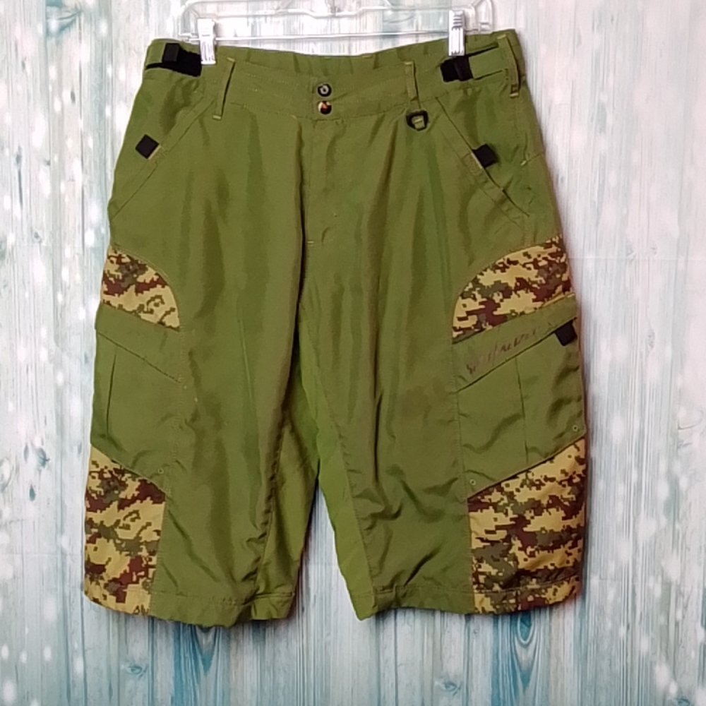 Specialized cargo green shorts with digital camo panels size large